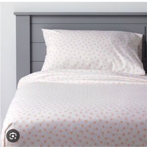 Pillowfort Microfiber Sheet set Pink Polkadot